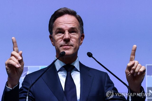 6일(현지시간) 앙카라에서 기자회견 중인 마르크 뤼터 나토 사무총장