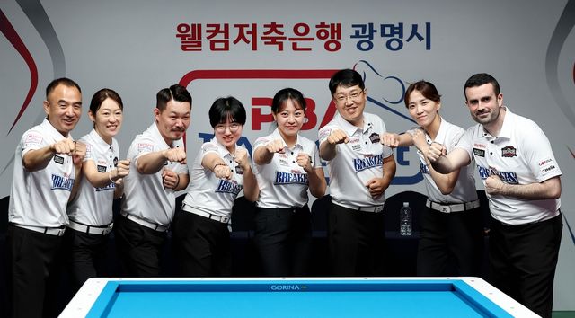 데뷔전에서 승리한 브레이커스 선수단