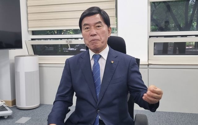 기자간담회 하는 황인호 대전 동구청장 