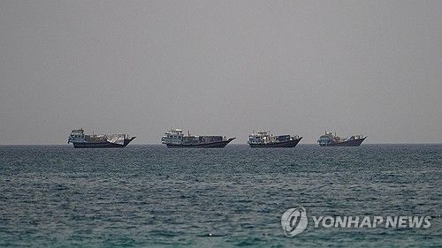 호르무즈 해협의 선박들
