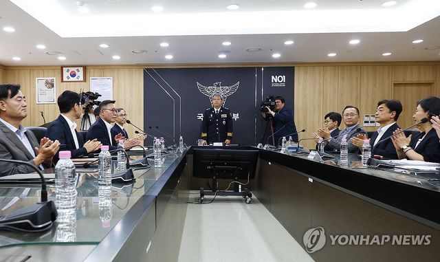 인사하는 홍석기 신임 국가수사본부장