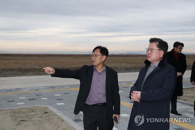 이승돈 농촌진흥청장, 지난해 12월 간척지농업연구센터 점검