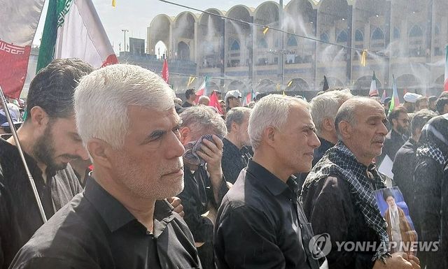 하메네이 장례식 참석한 이란 시민들