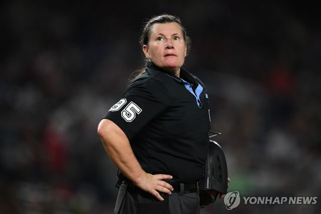 MLB 최초 여성 심판 젠 파월