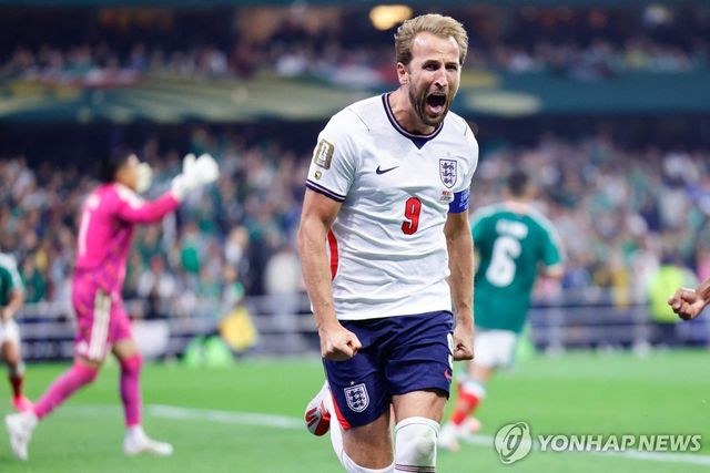 페널티킥 골을 성공시킨 잉글랜드의 케인.