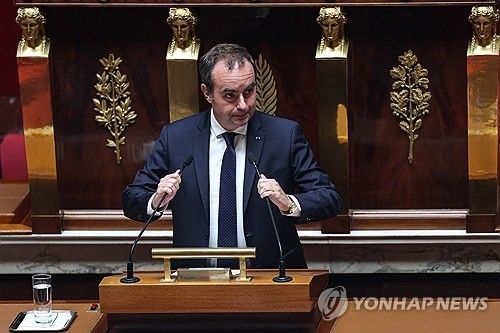 6일 하원에서 정부 불신임안 표결에 앞서 입장 발표하는 프랑스 총리