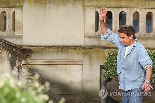 디오르의 크리에이티브 디렉터 조너선 앤더슨