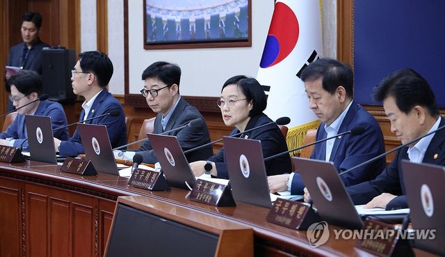 국무회의 주재하는 한성숙 국무총리