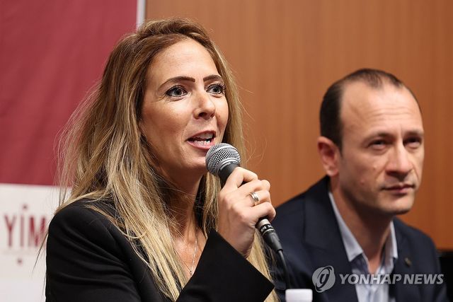 인사말하는 엘레나 라브레노프 이자이 국제 음악 콩쿠르 총감독