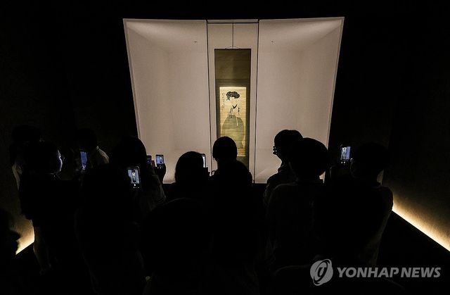 가까이서 마주하는 미인도