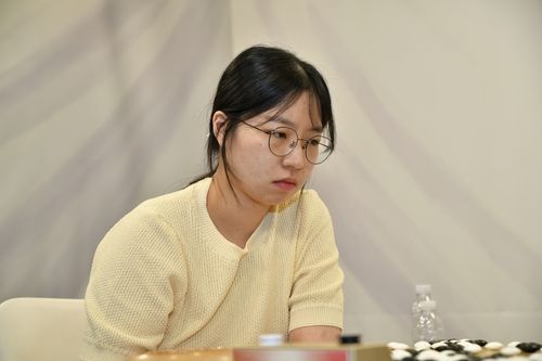 최정 9단이 8개월 만에 여자 랭킹 1위에 복귀했다.