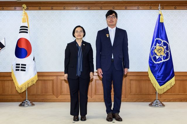 대통령 표창 오문교 사무관(사진 오른쪽)