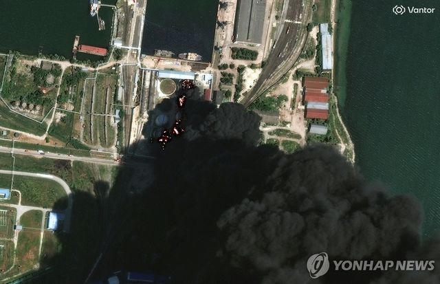 우크라이나 공격에 화재 발생한 크림반도 에너지시설