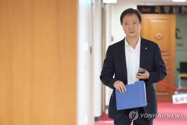 회의 참석하는 이찬진 금감원장