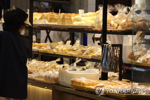 서울의 한 대형마트에 빵이 진열된 모습 [연합뉴스 자료사진. 재판매 및 DB 금지]