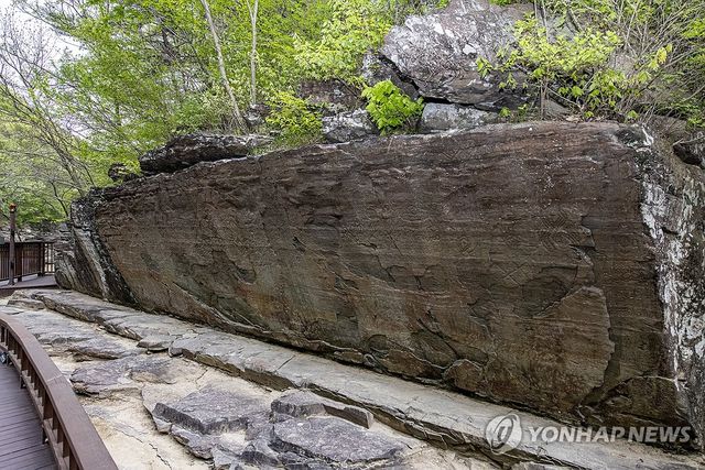 울주 천전리 명문과 암각화