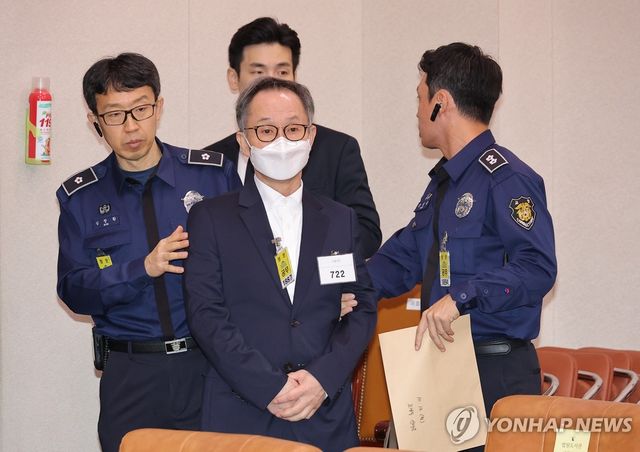 국감 출석하는 조경식 부회장