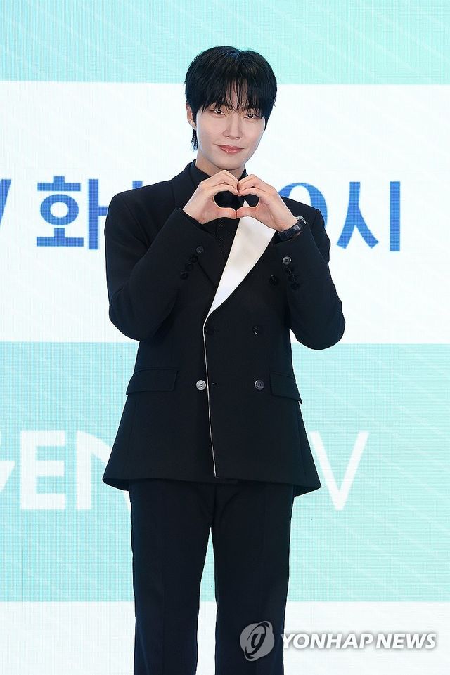 하트 만든 황인엽