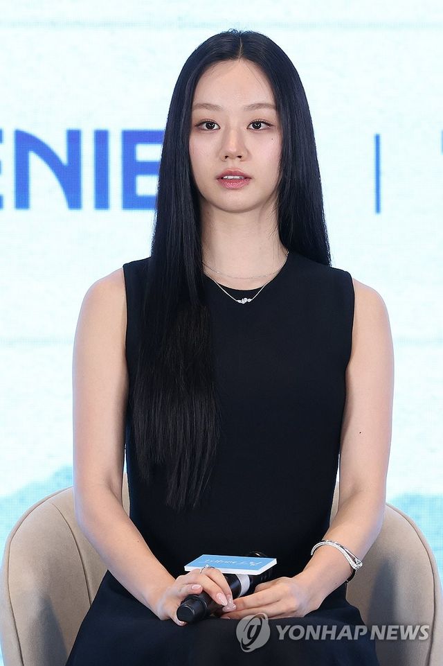 질문 듣는 혜리