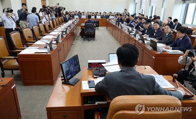 국회 재경위, 후반기 첫 회의 국민의힘 불참
