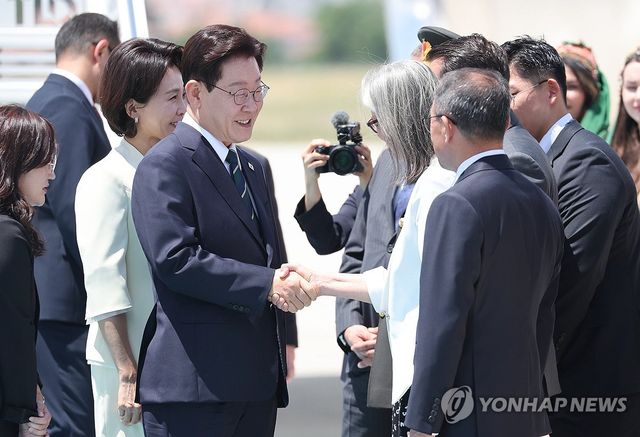 튀르키예 도착한 이재명 대통령