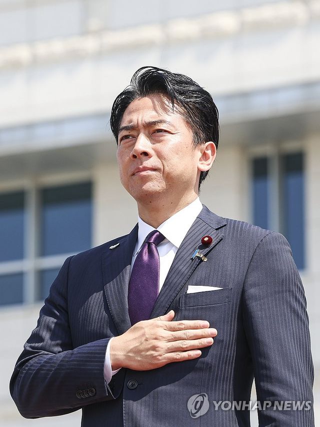 고이즈미 신지로 일본 방위상