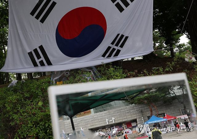 '봉쇄 시위' 어느새 한달