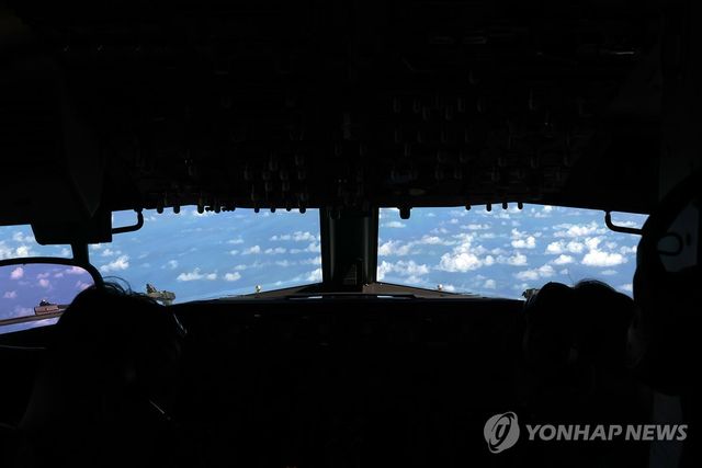 해군 해상초계기 P-8A 조종실