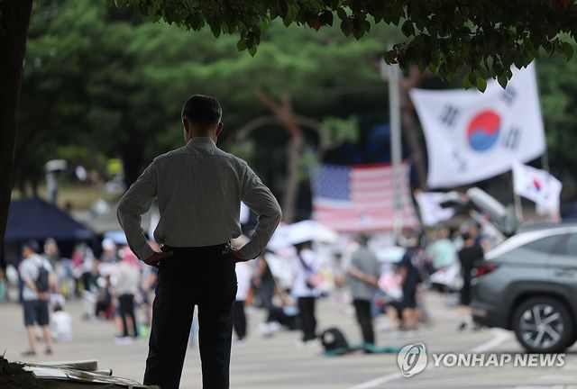 개표소 시위 한달 째