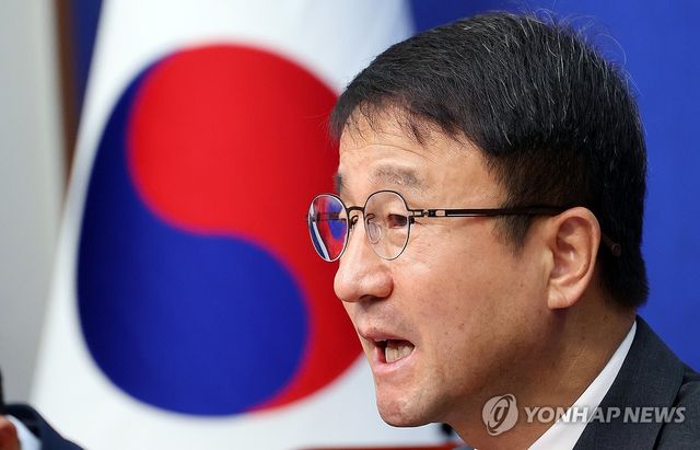 발언하는 한병도 당 대표 직무대행