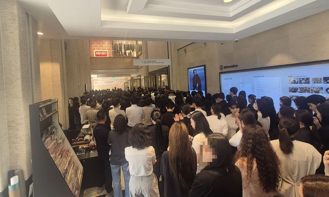 롯데백화점에서 진행된 다중운집인파 대피훈련