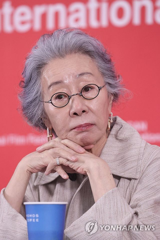 배우 윤여정