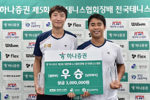 왼쪽부터 손지훈과 정홍