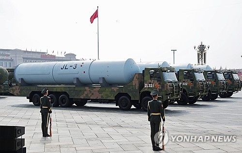 중국이 작년 9월 3일 열병식에서 공개한 SLBM '쥐랑(巨浪·JL)-3'