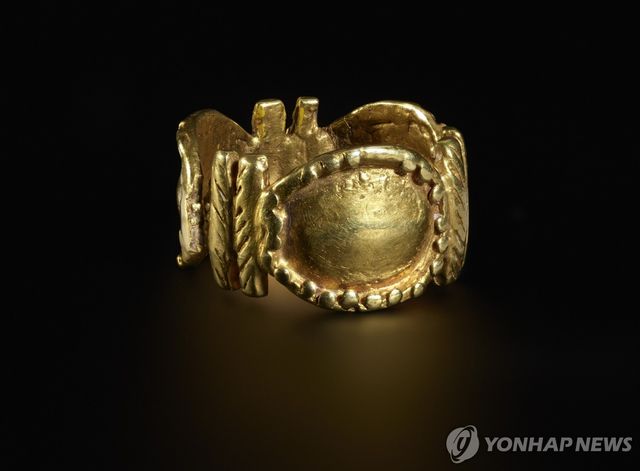 2024년 영국에서 돌아온 가나 아샨티 제국의 금반지