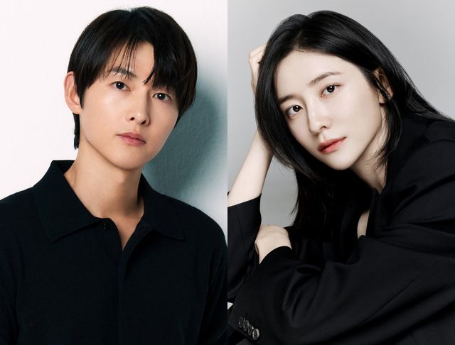 좌측부터 배우 송중기, 박지현