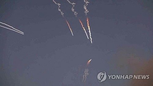 요르단을 향해 발사되는 이란의 미사일