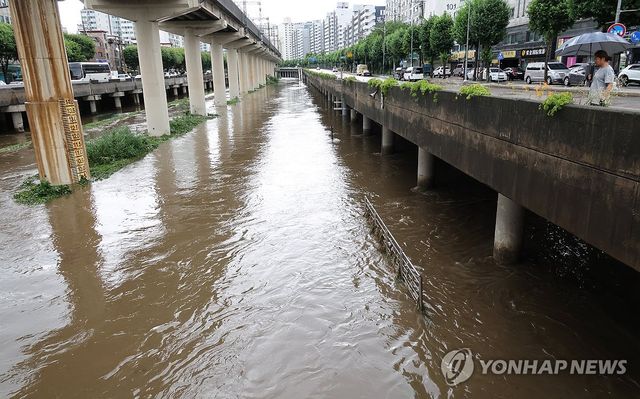 국지성 호우 영향, 서울 도림천 일대 침수주의보 발령