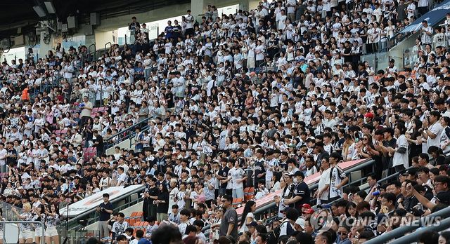 프로야구, 역대 최소 경기 700만 관중 돌파