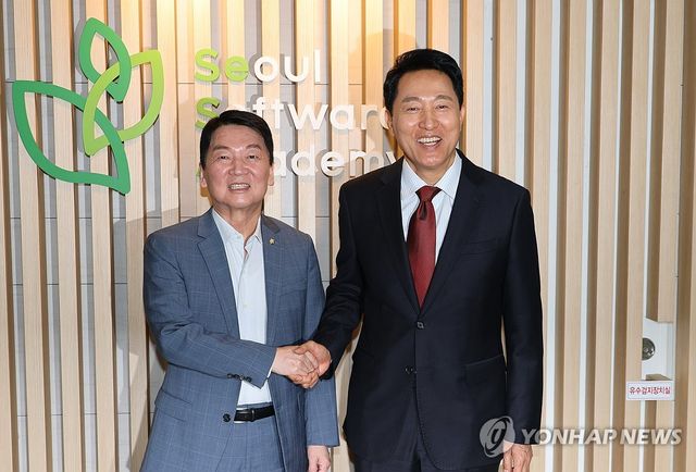 안철수 의원과 인사하는 오세훈 서울시장 후보