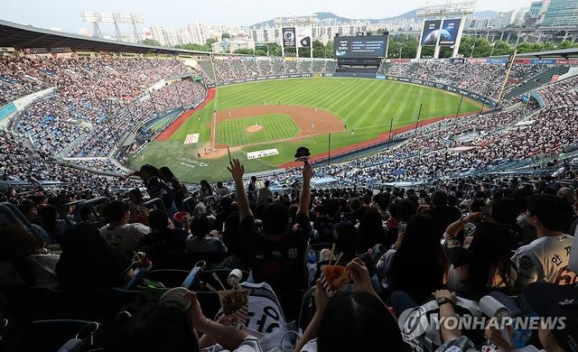프로야구, 역대 최소 경기 700만 관중 돌파