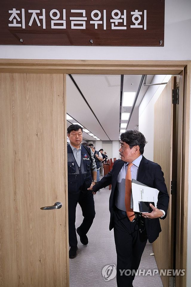 다음주로 미뤄진 내년 최저임금 결정