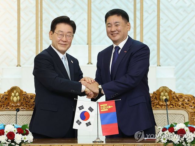 손 잡은 한-몽골 정상