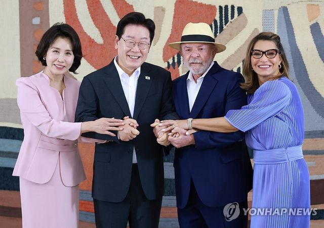 기념촬영하는 한-브라질 정상 부부