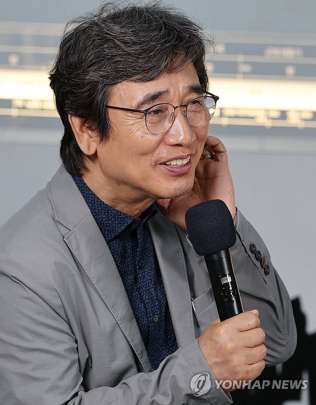 북토크 참석한 유시민 작가