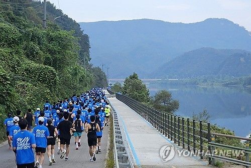 "달리고, 보고, 즐긴다"…춘천연합마라톤, '웰니스 축제' 탈바꿈 - 4