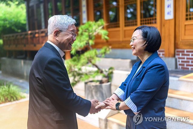 사회통합과 한반도 평화 정착 종교계 고견 청취 나선 한성숙 국무총리