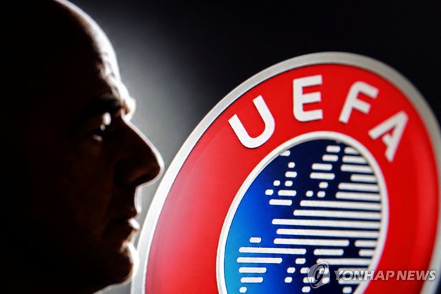 유럽축구연맹(UEFA)의 거센 반발에 부딪힌 잔니 인판티노 회장