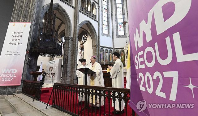 2024년 세계청년대회 발대미사 드리는 정순택 대주교