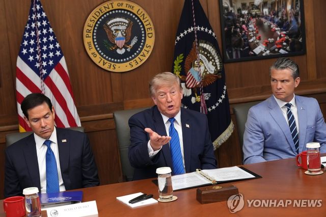 내각회의 주재하는 도널드 트럼프 미국 대통령